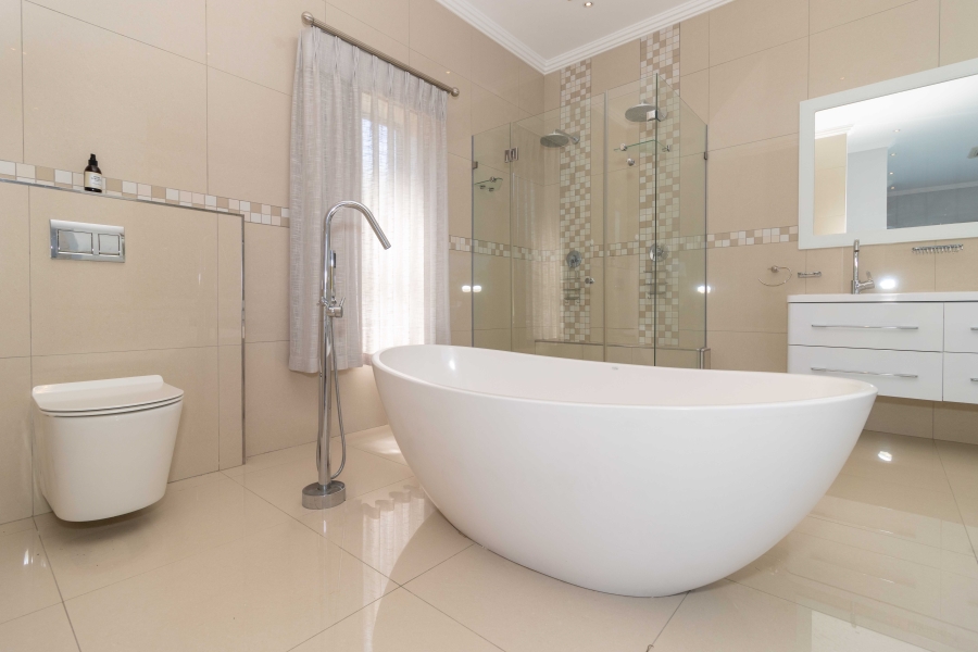 5 Bedroom Property for Sale in Val De Vie Estate Western Cape